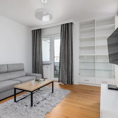 Raginisa Chic By Bookinghost * Stettino