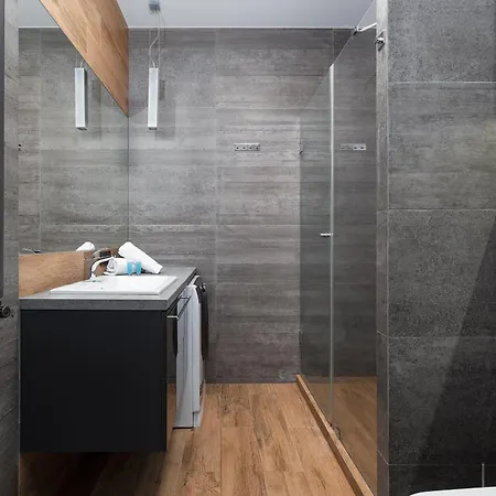 Raginisa Chic By Bookinghost * Stettino