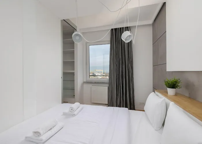 Raginisa Chic By Bookinghost *