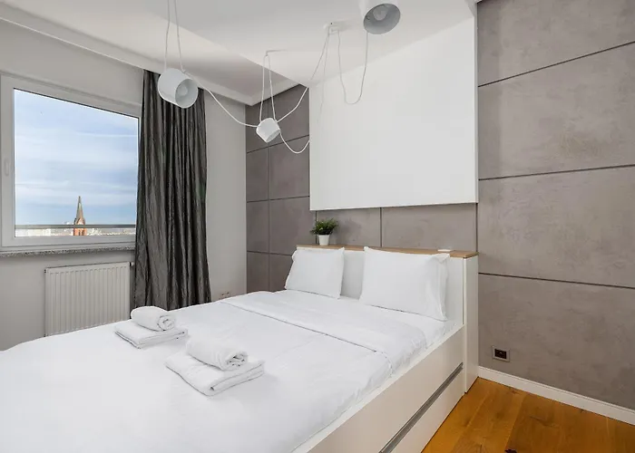 Raginisa Chic By Bookinghost